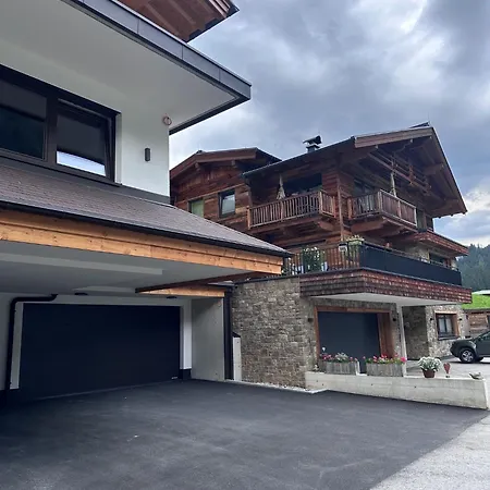 Mountain Apartman *
