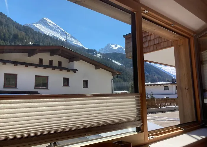 Apartment Mountain Tux