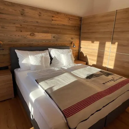 Apartment Mountain Tux